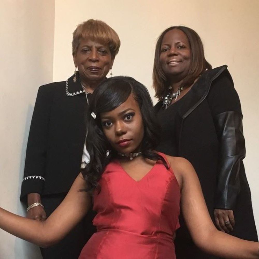 Meet your Posher, Cassandra